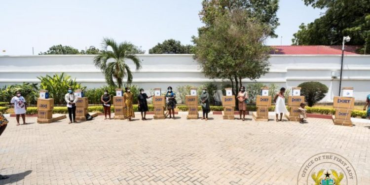 The First Lady gives working equipment to artisans