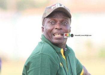 Ebusua Dwarfs head Coach beaten by fans of Berekum Chelsea over suspicion of “juju”.