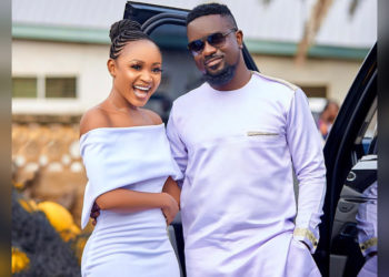 Sarkodie asks for Akuapem Poloo to be pardoned in court over judgement on “nude” pictures taken with her son