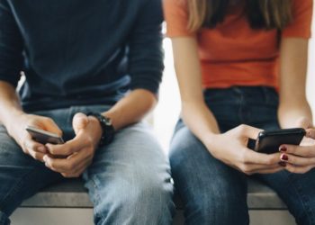 Teens, tech and mental health: Oxford study finds no link