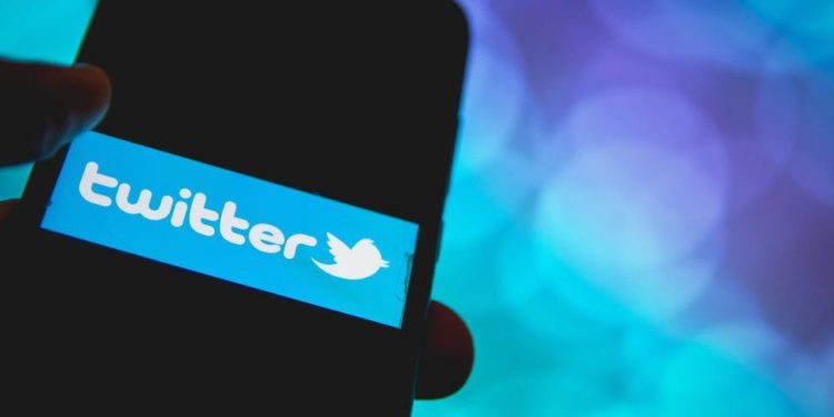Twitter tells users to be nice and think twice before replying
