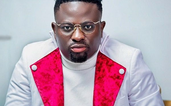 Brother Sammy arrives at his album launch with “body guards”