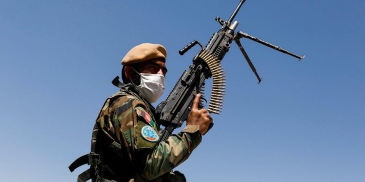 Afghanistan: Soldiers flee to Tajikistan after militant clashes