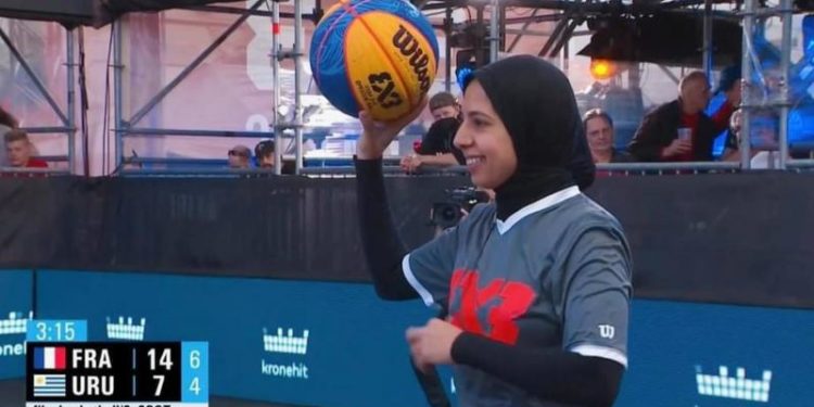 Tokyo 2020: The referee making Olympic history