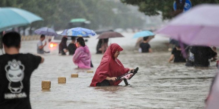 Henan floods: 12 dead in Zhengzhou train and thousands evacuated in China