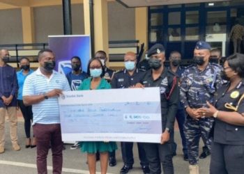 Police officer gets GH11k in cash and kind incentives after returning GH2k found at Stanbic Bank ATM