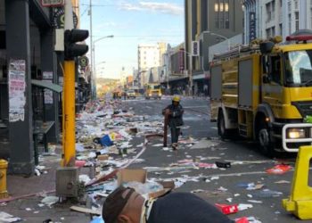 South Africa Zuma riots: Queues and clean-ups