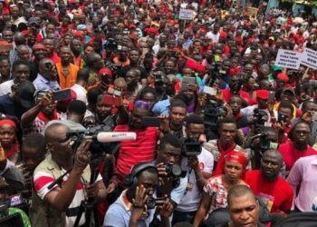 Workers plan to protest over  4% salary increase