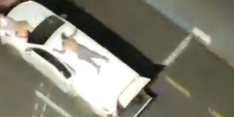 Brazil bank robbers tie hostages to getaway cars in Araçatuba