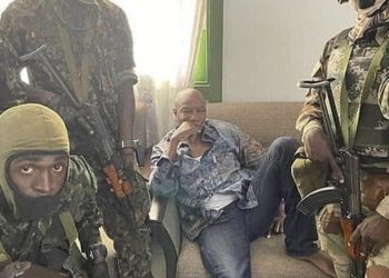 Guinea coup: Soldiers seek to tighten grip after ousting Alpha Condé