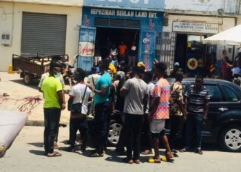 C/R: Armed robbers shoot man and flee with his money