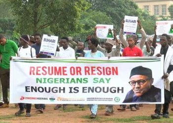 Nigerians protest and call for Buhari's resignation
