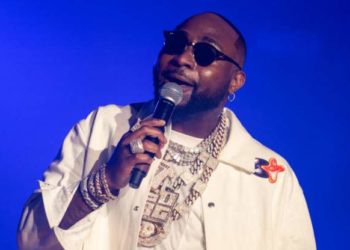 Fans send Davido millions of naira in one hour