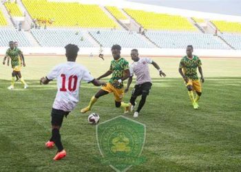 Division one zone two league: Ebusua Dwarfs picks their first victory, New Edubiase flogged All Blacks.