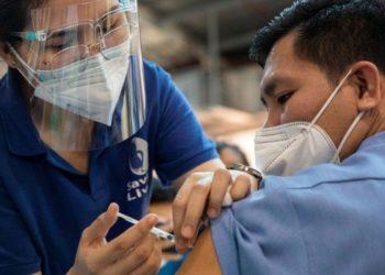 Covid: Pfizer says booster shot promising against Omicron