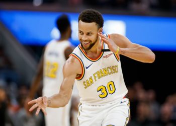 Stephen Curry sets NBA  three-point record