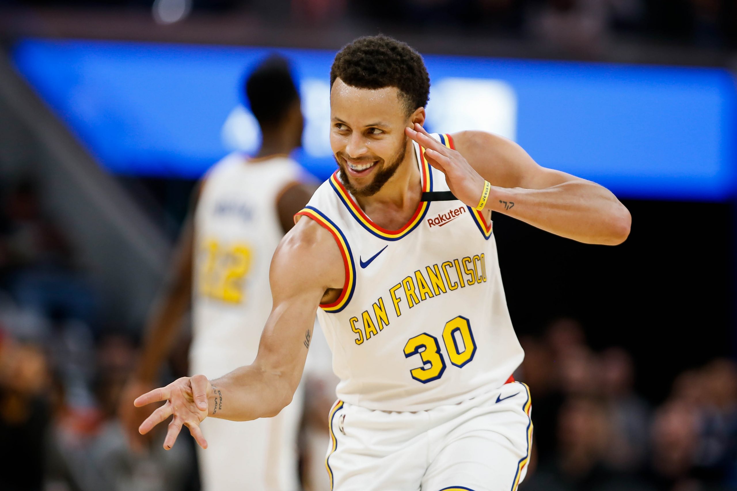 Stephen Curry sets NBA threepoint record