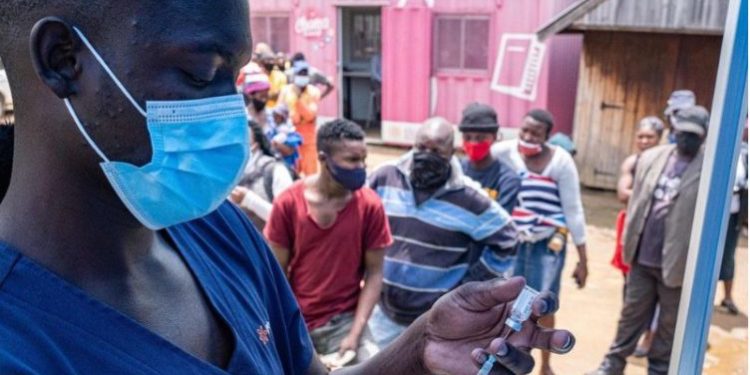 Covid: Omicron spreading at unprecedented rate, WHO says