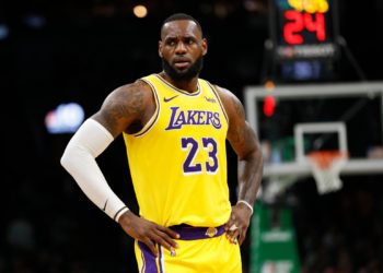 NBA Roundup – Suns roll over Lakers as LeBron injures ankle