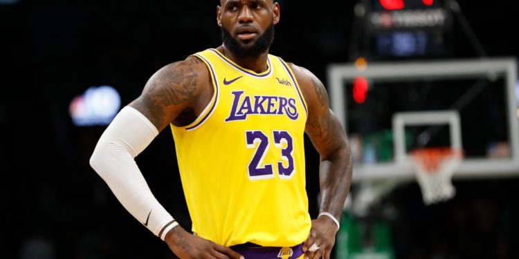 NBA Roundup – Suns roll over Lakers as LeBron injures ankle