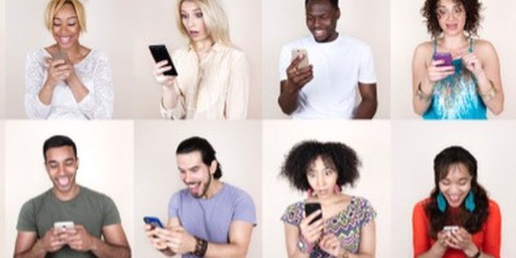 People devote third of waking time to mobile apps