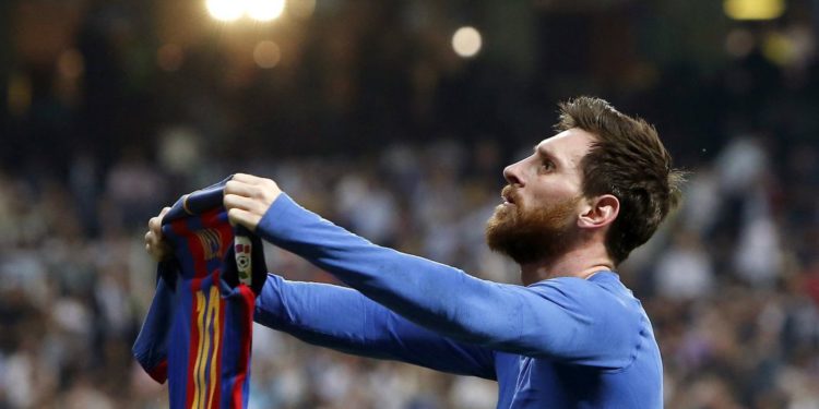 Dani Alves urges Lionel Messi to end his career back at Barcelona
