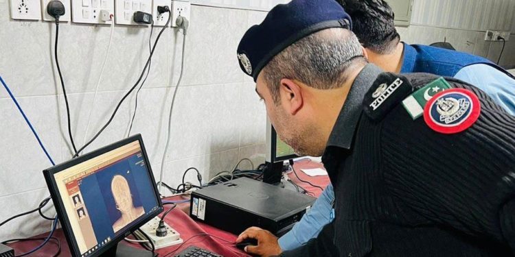 Pakistan: Police hunt for 'healer' who hit nail into woman's head