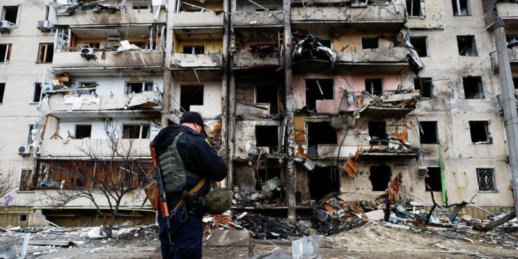 Ukraine conflict: Fighting rages near Kyiv after Russia invasion