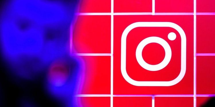 War in Ukraine: Instagram banned in Russia over 'calls to violence'