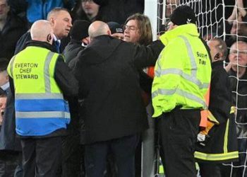 Everton vs Newcastle delayed by fan protest
