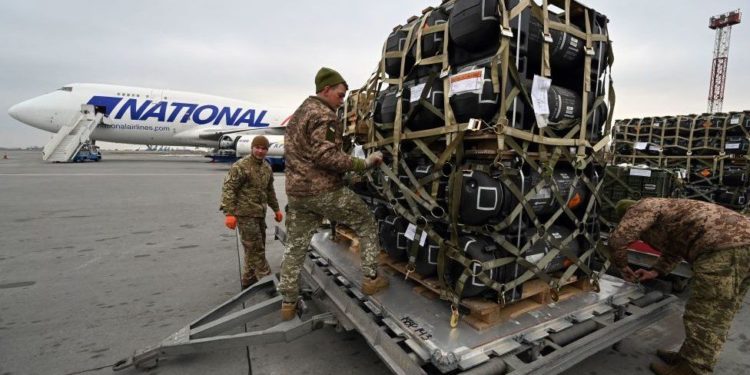 Nato: Ukraine asks for 'weapons, weapons, weapons'