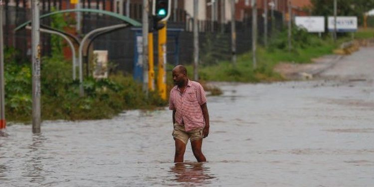 Durban floods: South Africa floods kill more than 250 - officials