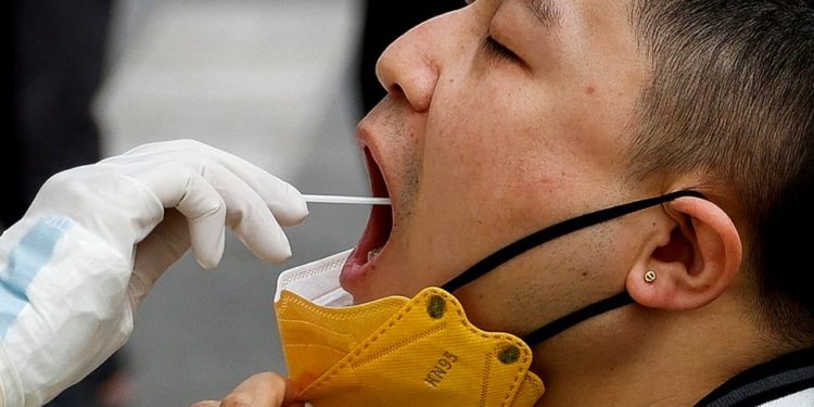 Stock markets tumble over China lockdown fears