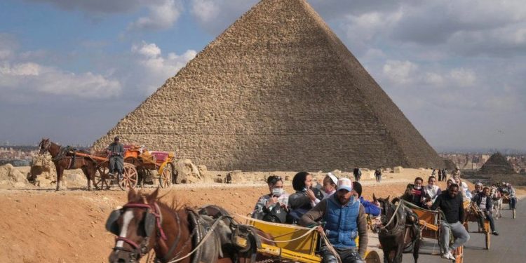 Egypt arrests teenagers for harassing female tourists at pyramids