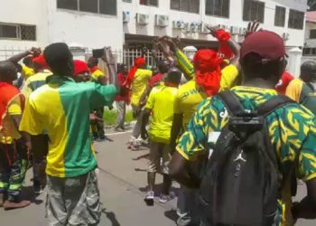 Ebusua Dwarfs supporters storm GFA head quarters and place injunction on GPL playoff