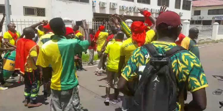 Ebusua Dwarfs supporters storm GFA head quarters and place injunction on GPL playoff