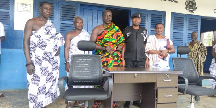 C/R: Chief of Ankaako donates to Wawase Police Station