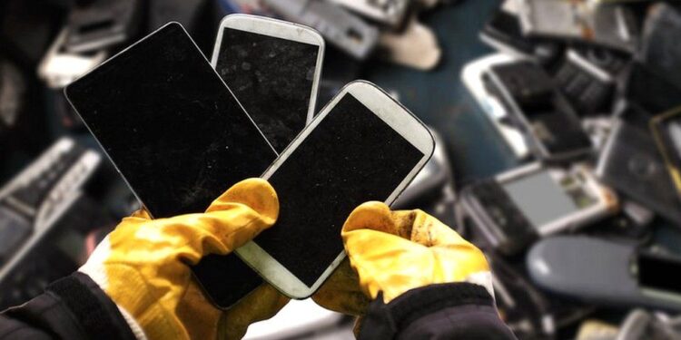 E-waste: Five billion phones to be thrown away in 2022