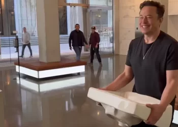 Elon Musk completes $44bn Twitter takeover