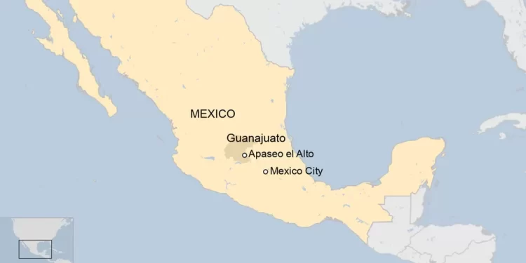 Gunmen shoot dead at least nine in Mexico bar