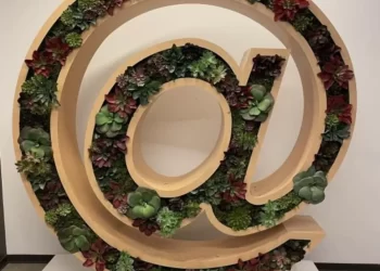 Twitter auctions bird statue and other office furniture