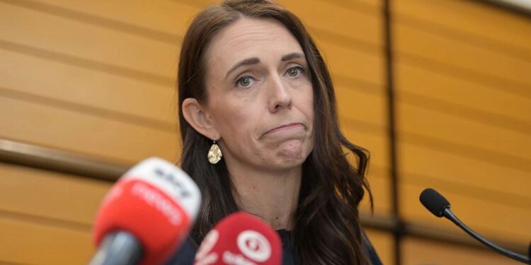 Jacinda Ardern: New Zealand PM quits citing burnout