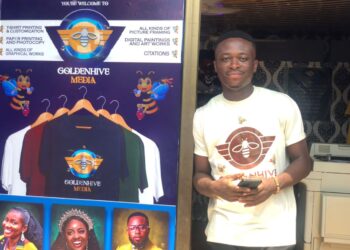 UCC Level 600 Optometrist student opens his first art shop on campus