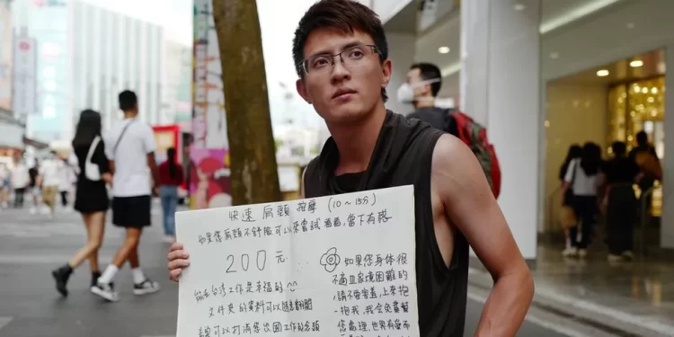 'Pig butchering': Former romance scammer reveals tactics
