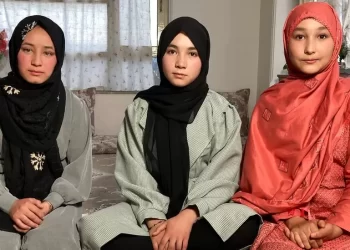 Afghanistan girls' education: 'When I see the boys going to school, it hurts'
