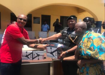 Ekow Ewusi donates to Abura Police Station