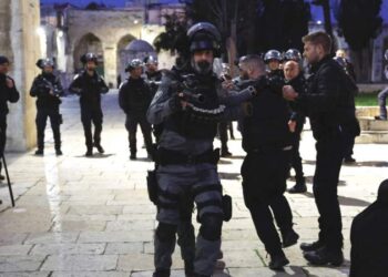 Clashes erupt at Jerusalem's al-Aqsa mosque