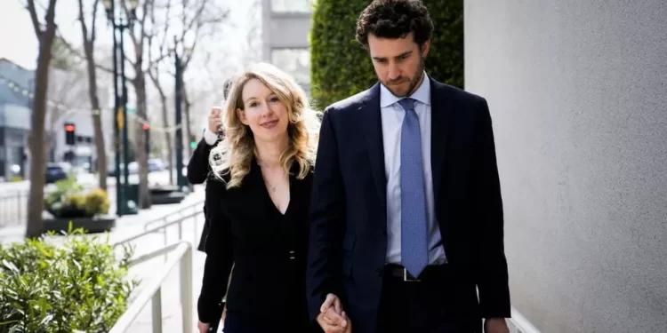 Elizabeth Holmes delays start of prison sentence