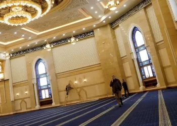 New capital's lavish mosque angers Egyptians facing poverty