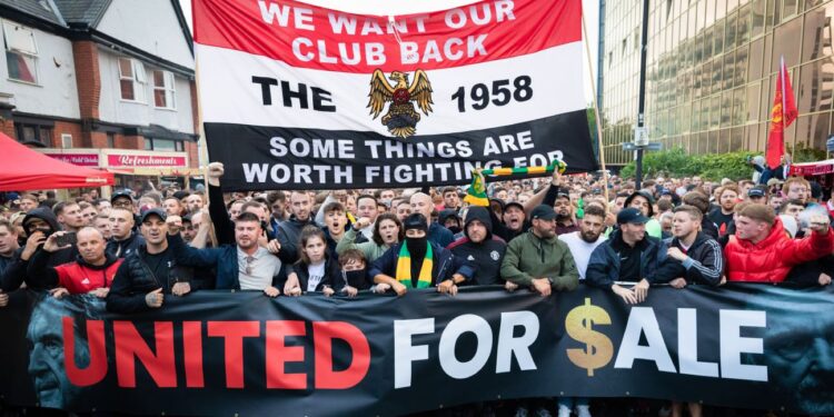 Glazer family consider options as final Man Utd takeover deadline approaches